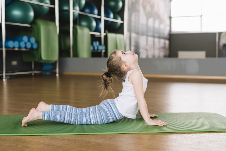 Yoga per bambini: quali sono i benefici e come si svolgono le lezioni?